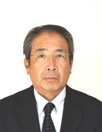 香南市教育委員会教育委員亀川孝志さんのバストアップ写真