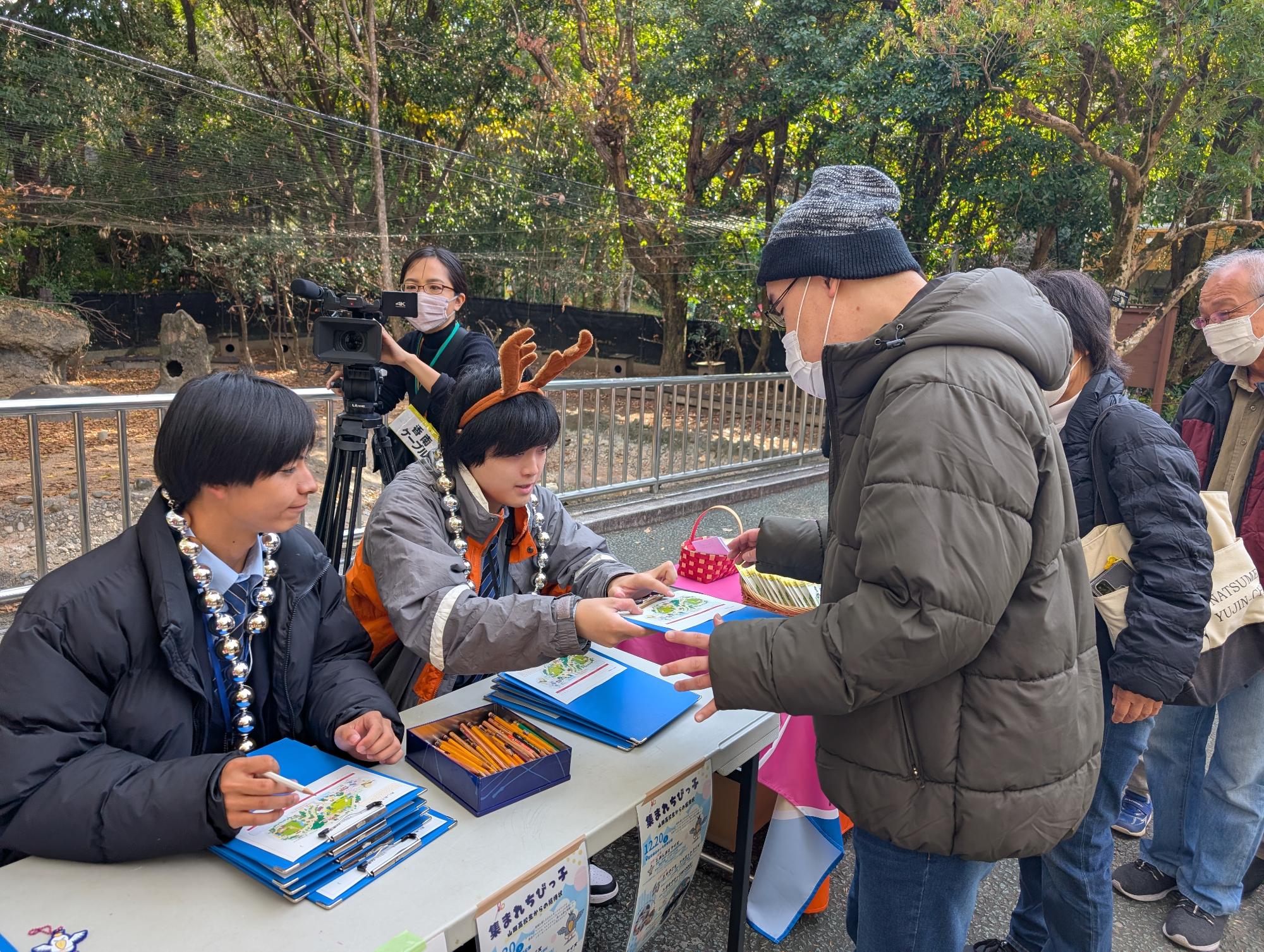 ビロミンイベントのあしあとクイズの様子