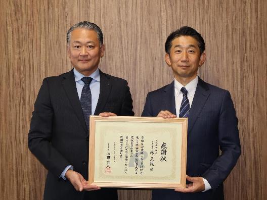 香南市長から株式会社精工様に感謝状の贈呈